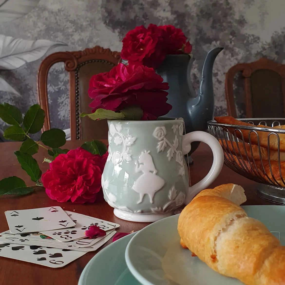 Alice im Wunderland - Hutmacher Relief Tasse