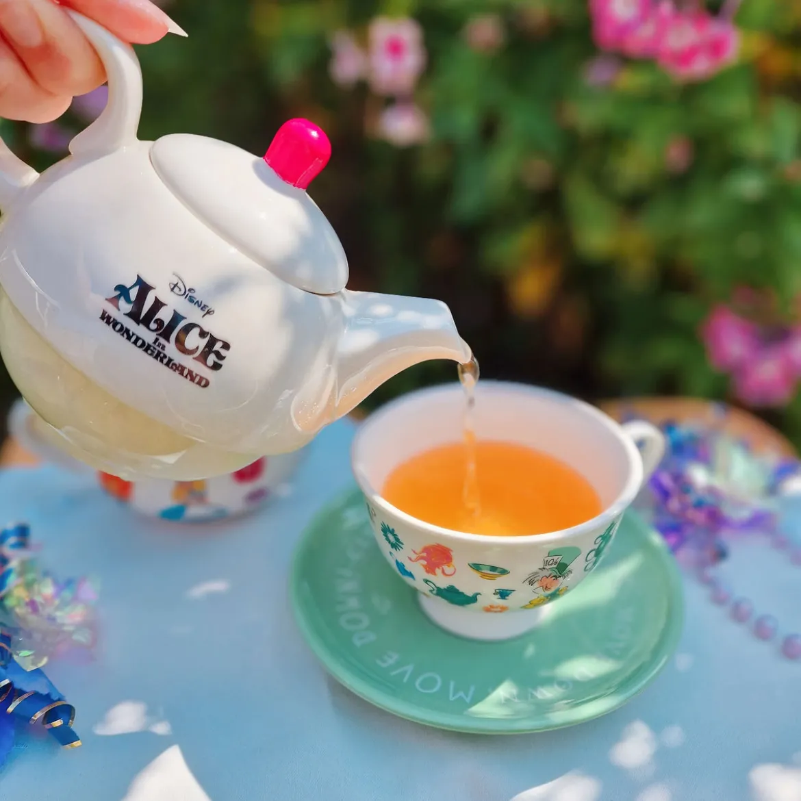 Alice im Wunderland - Looking For Wonderland Teekanne mit Tasse