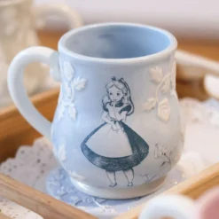 Alice im Wunderland - Relief Tasse