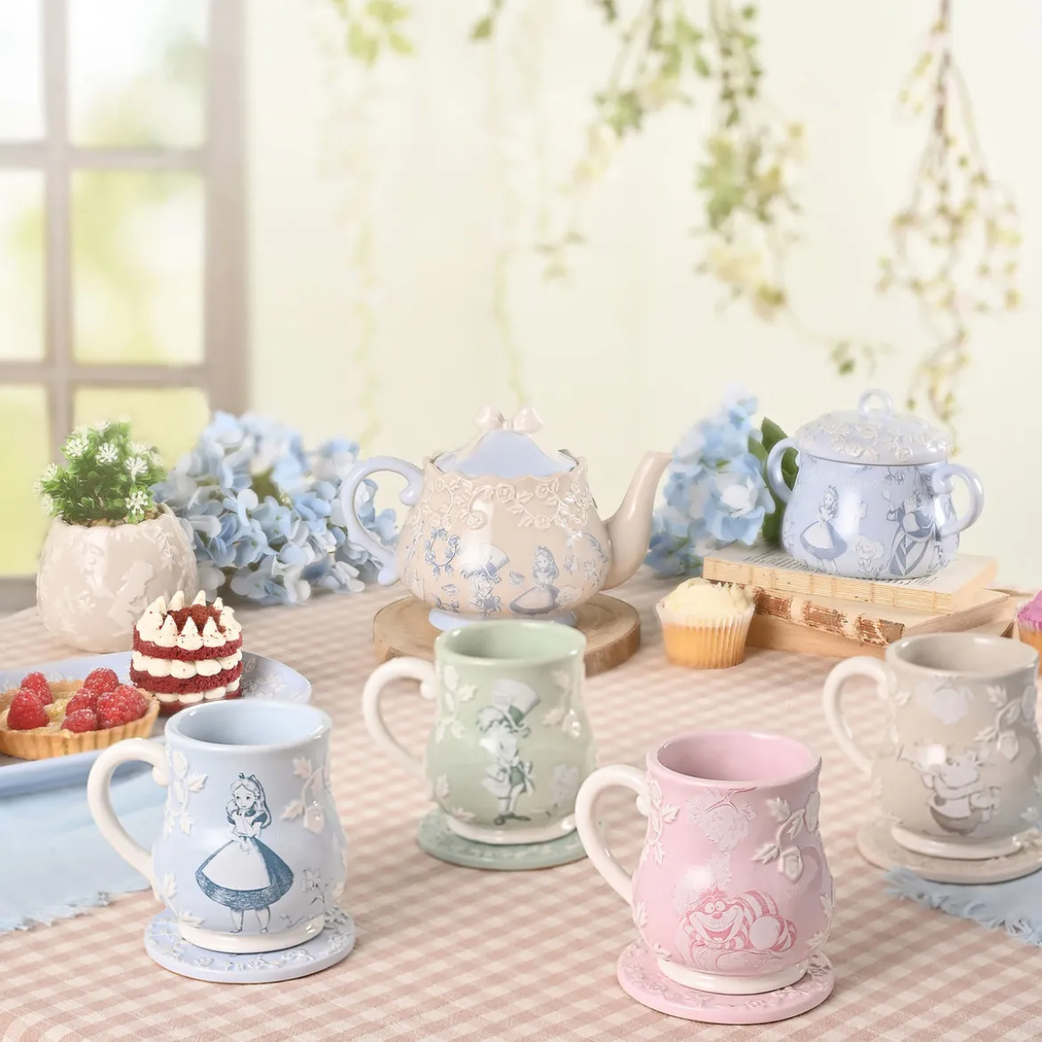 Alice im Wunderland - Relief Tasse