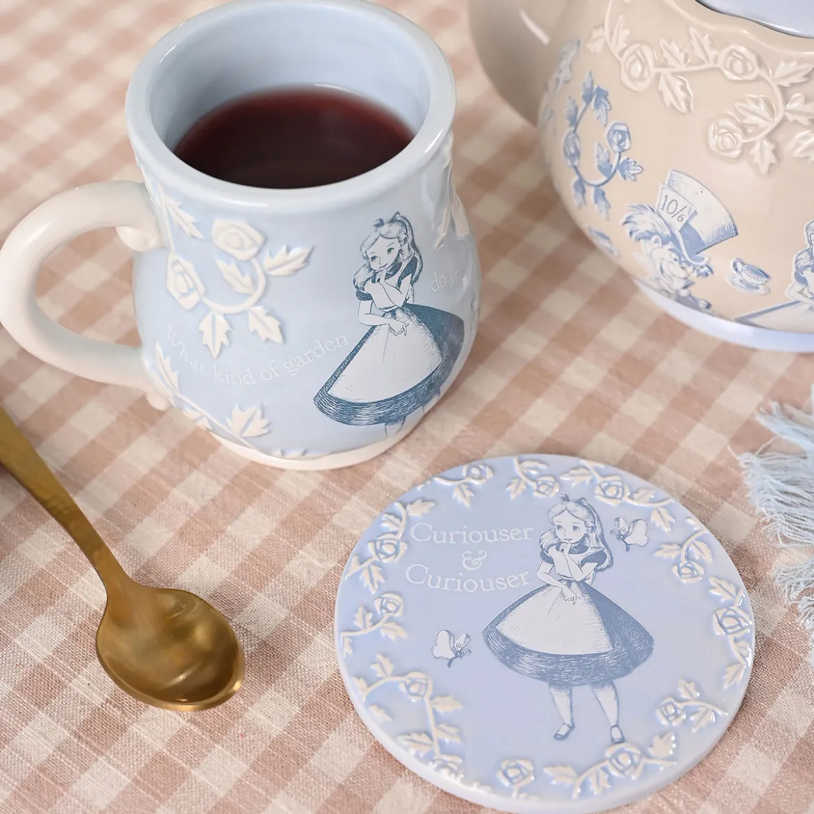 Alice im Wunderland - Relief Tasse