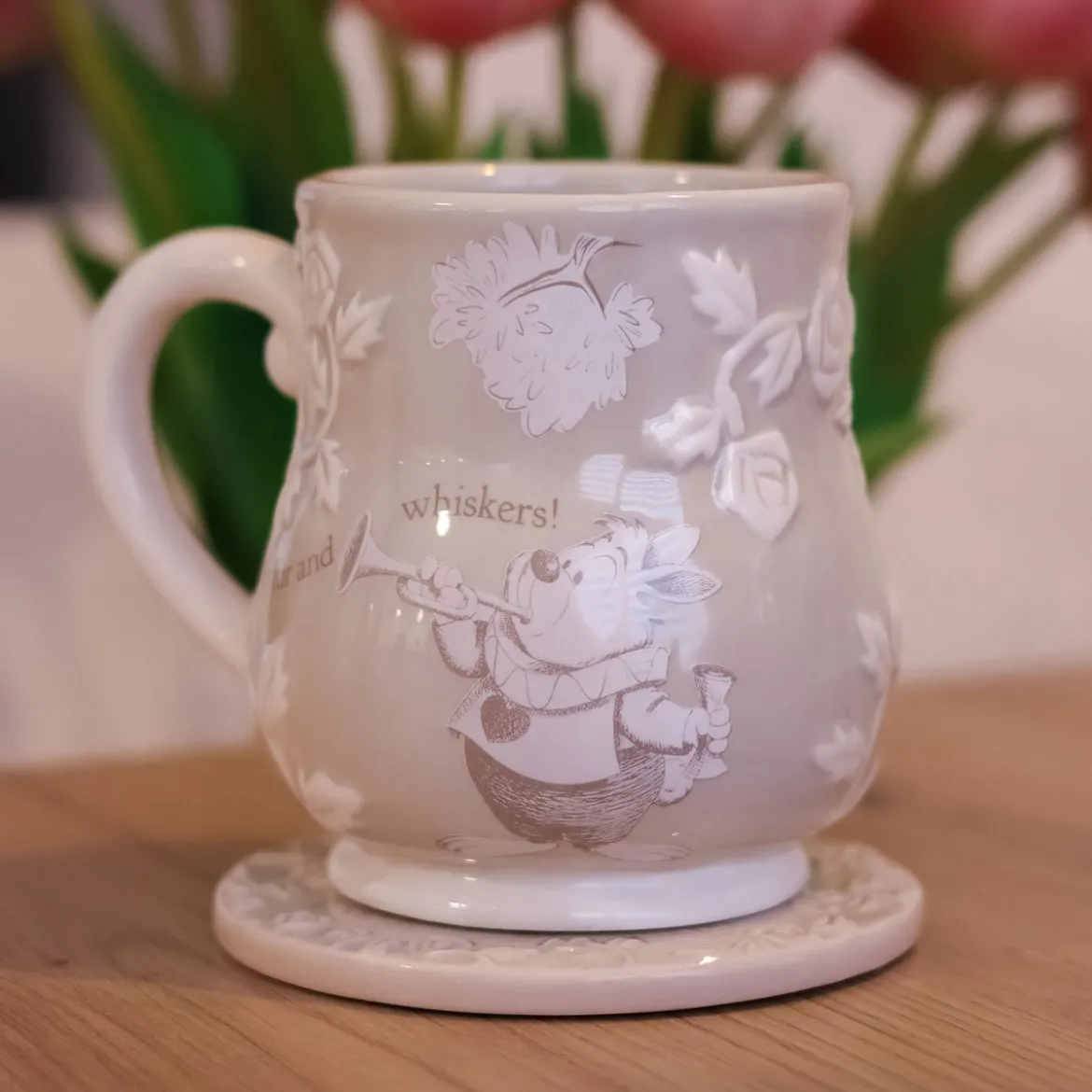 Alice im Wunderland - Weißer Hase Relief Tasse