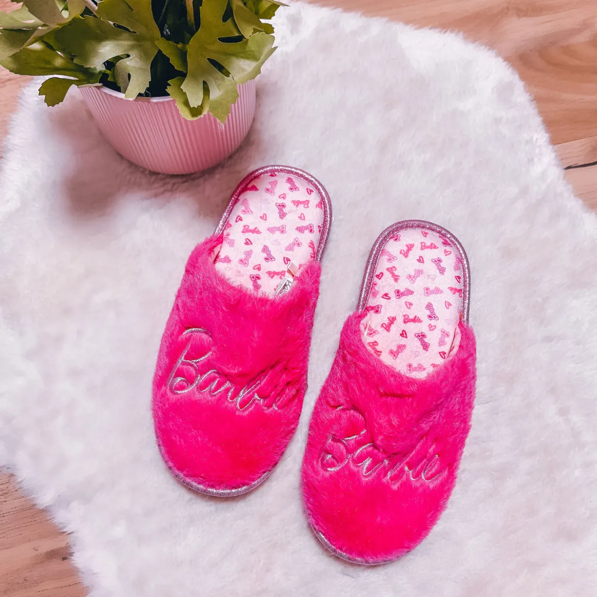 Barbie - Logo Plüsch Pantoffeln