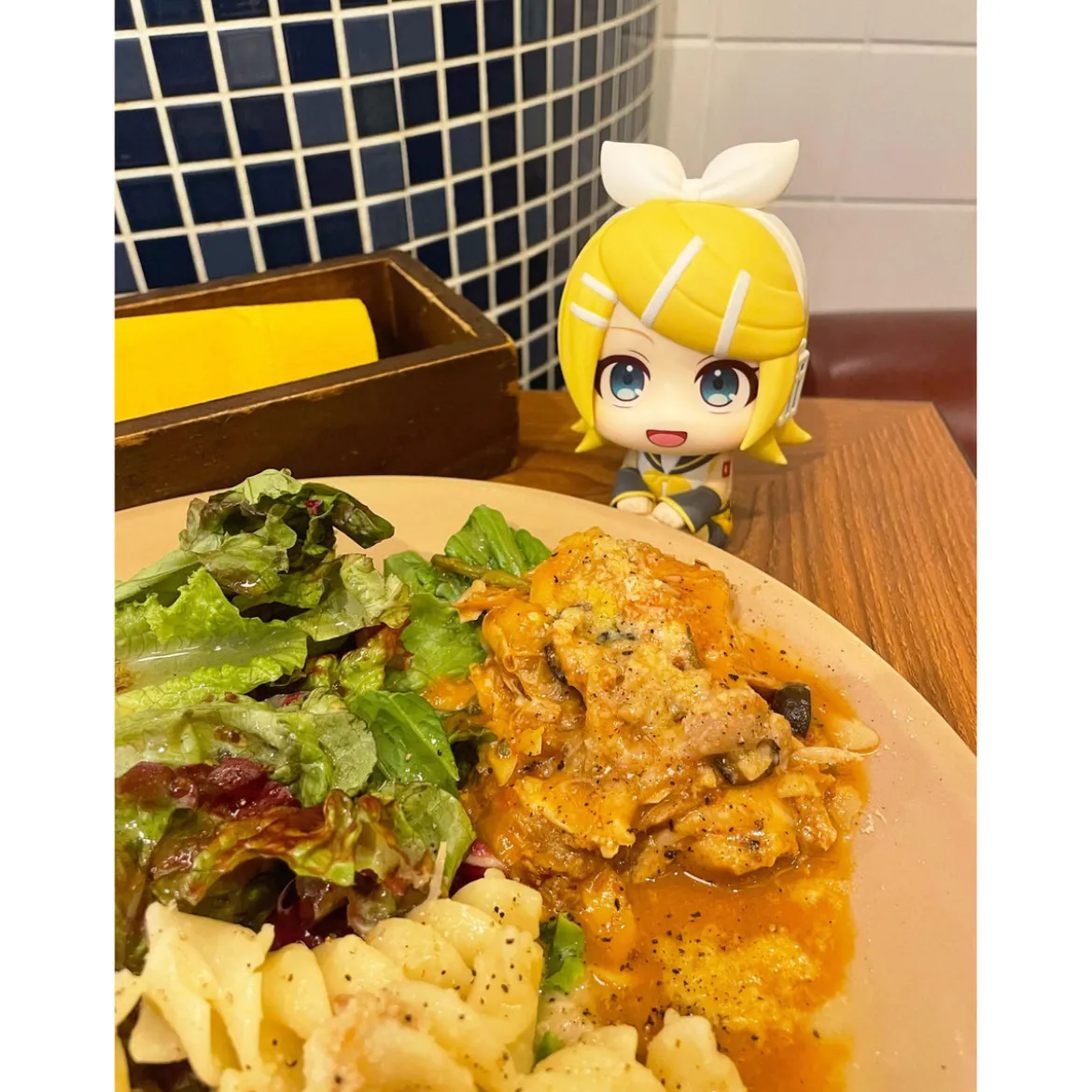 Character Vocal Series: Kagamine Rin/Len Look Up PVC Statue
