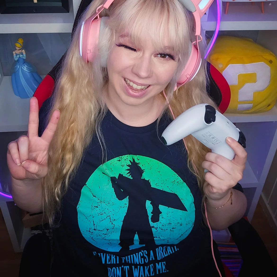 Cloud Strife T-Shirt für Final Fantasy Fans blau