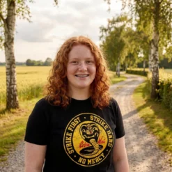 Cobra Kai Logo T-Shirt für Karate Kid Fans schwarz