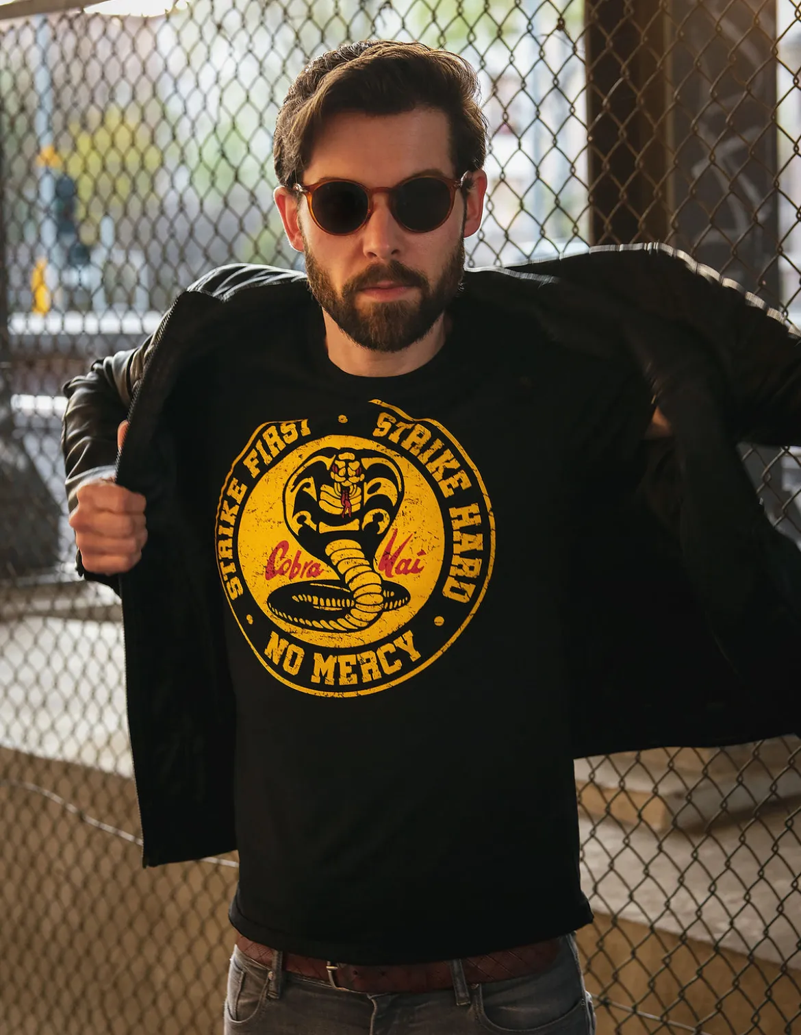 Cobra Kai Logo T-Shirt für Karate Kid Fans schwarz