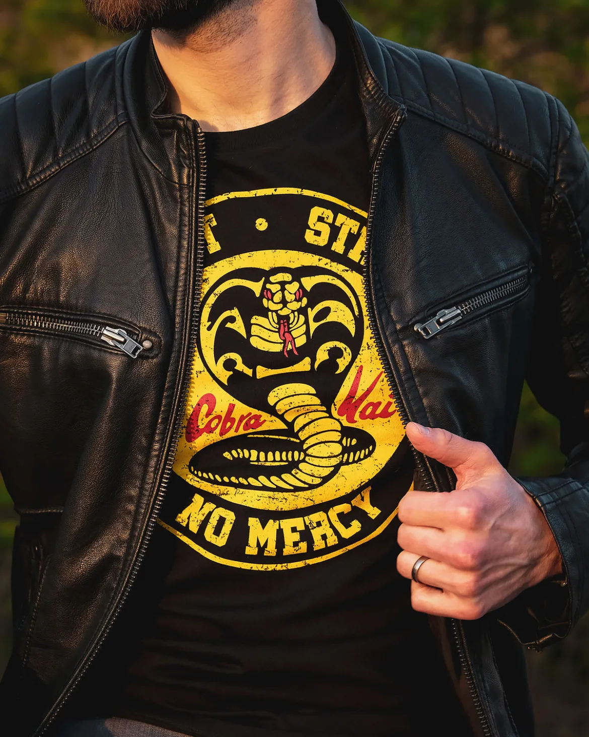 Cobra Kai Logo T-Shirt für Karate Kid Fans schwarz