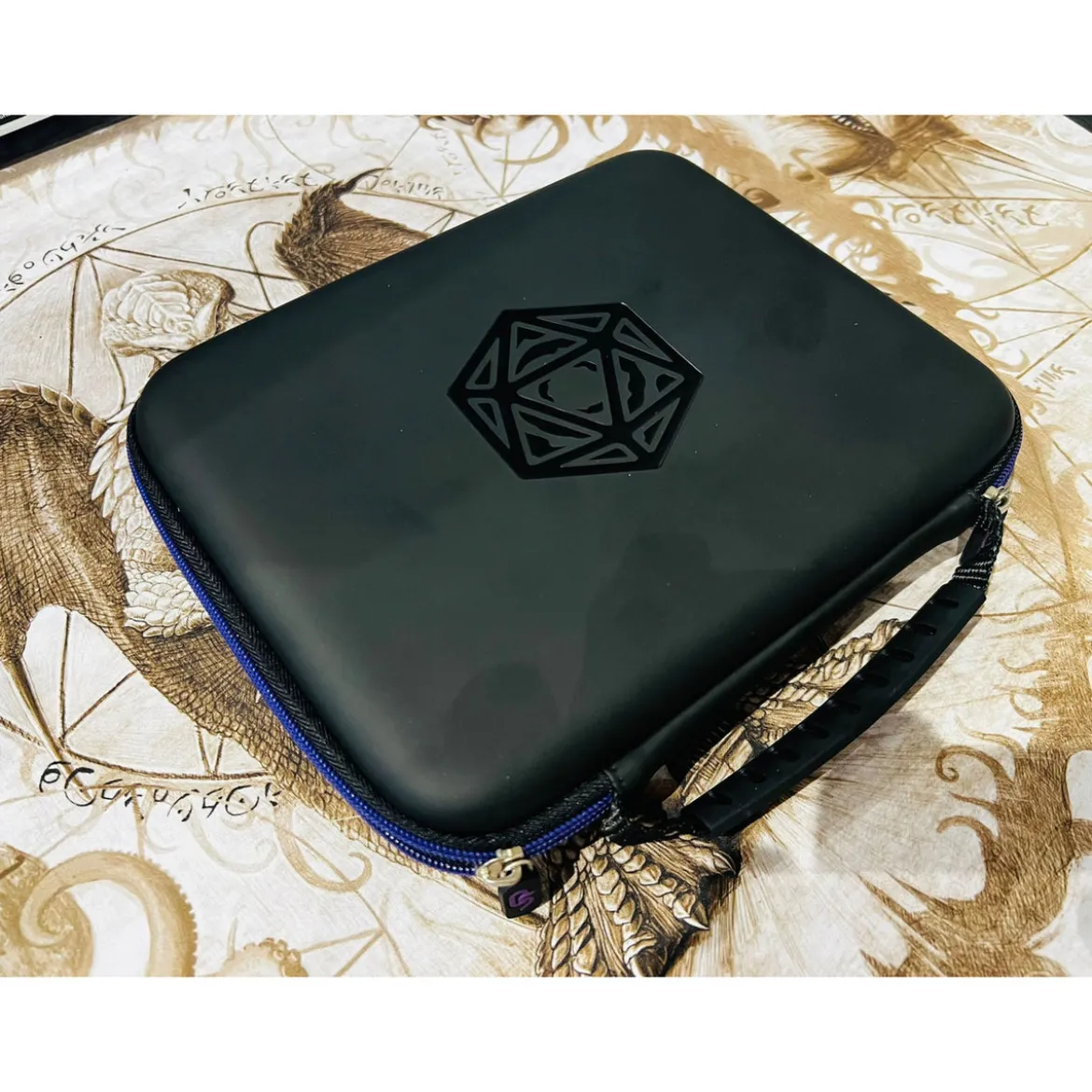 CritStones Würfeltasche Arcanum Schwarz