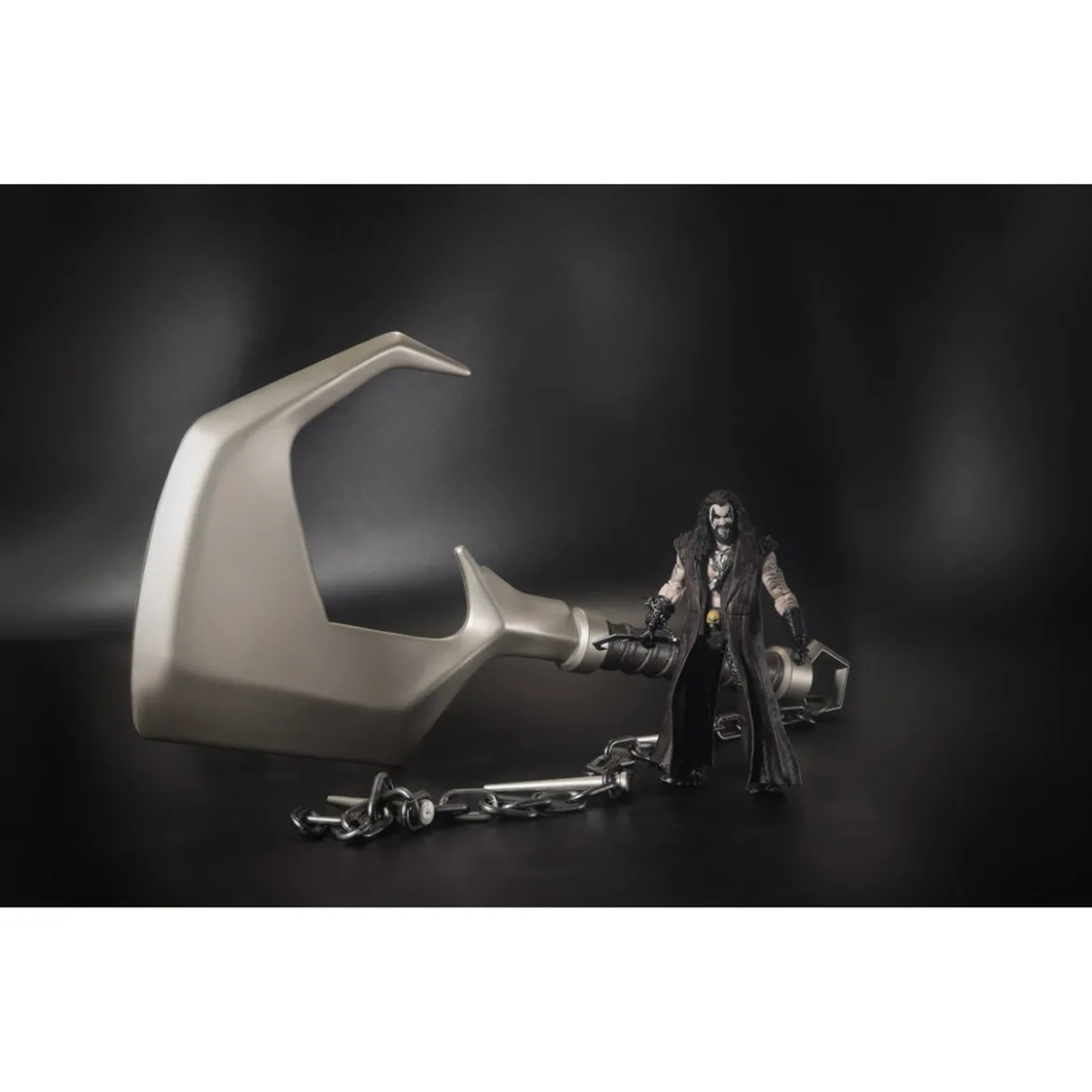 DC Direct 1/1 Prop-Replik Lobos Hook (Supergirl Movie)