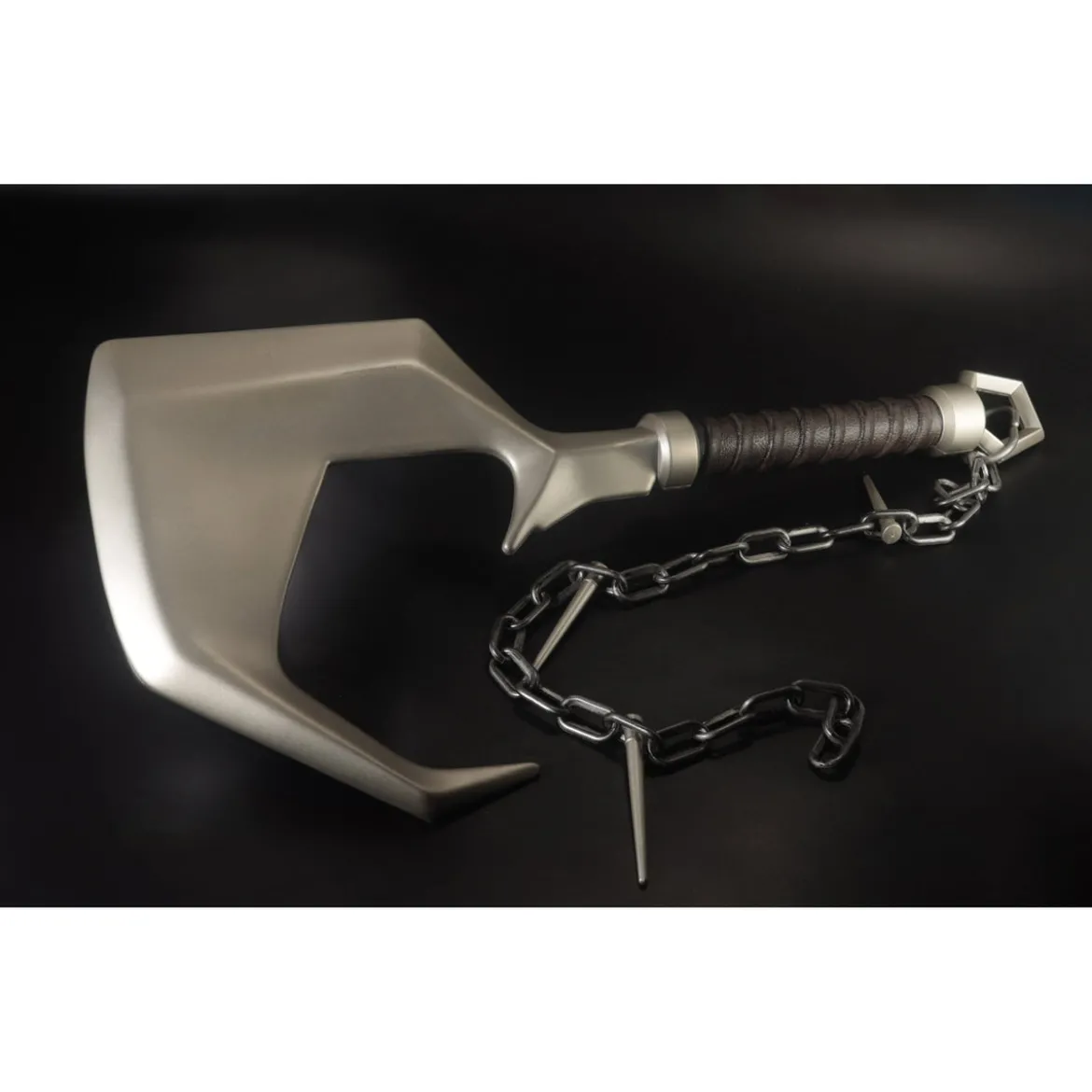 DC Direct 1/1 Prop-Replik Lobos Hook (Supergirl Movie)