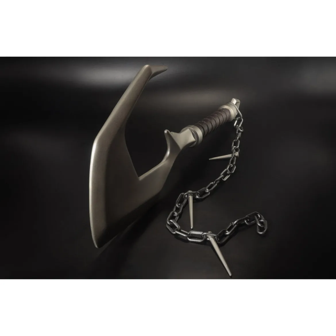DC Direct 1/1 Prop-Replik Lobos Hook (Supergirl Movie)