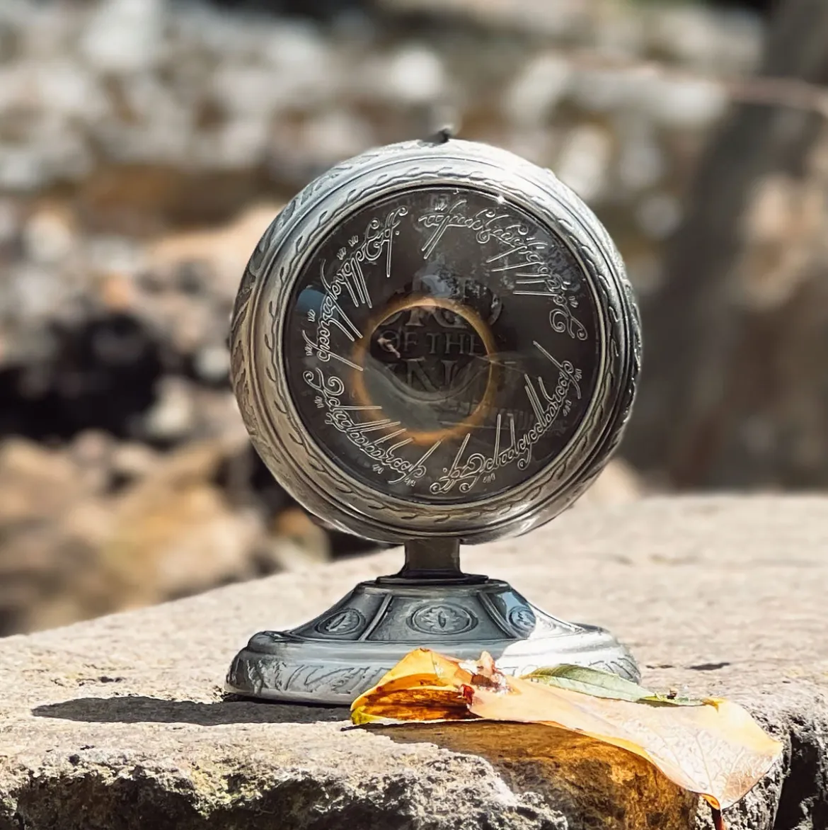 Der Herr der Ringe - Der Eine Ring im Schmuckdisplay