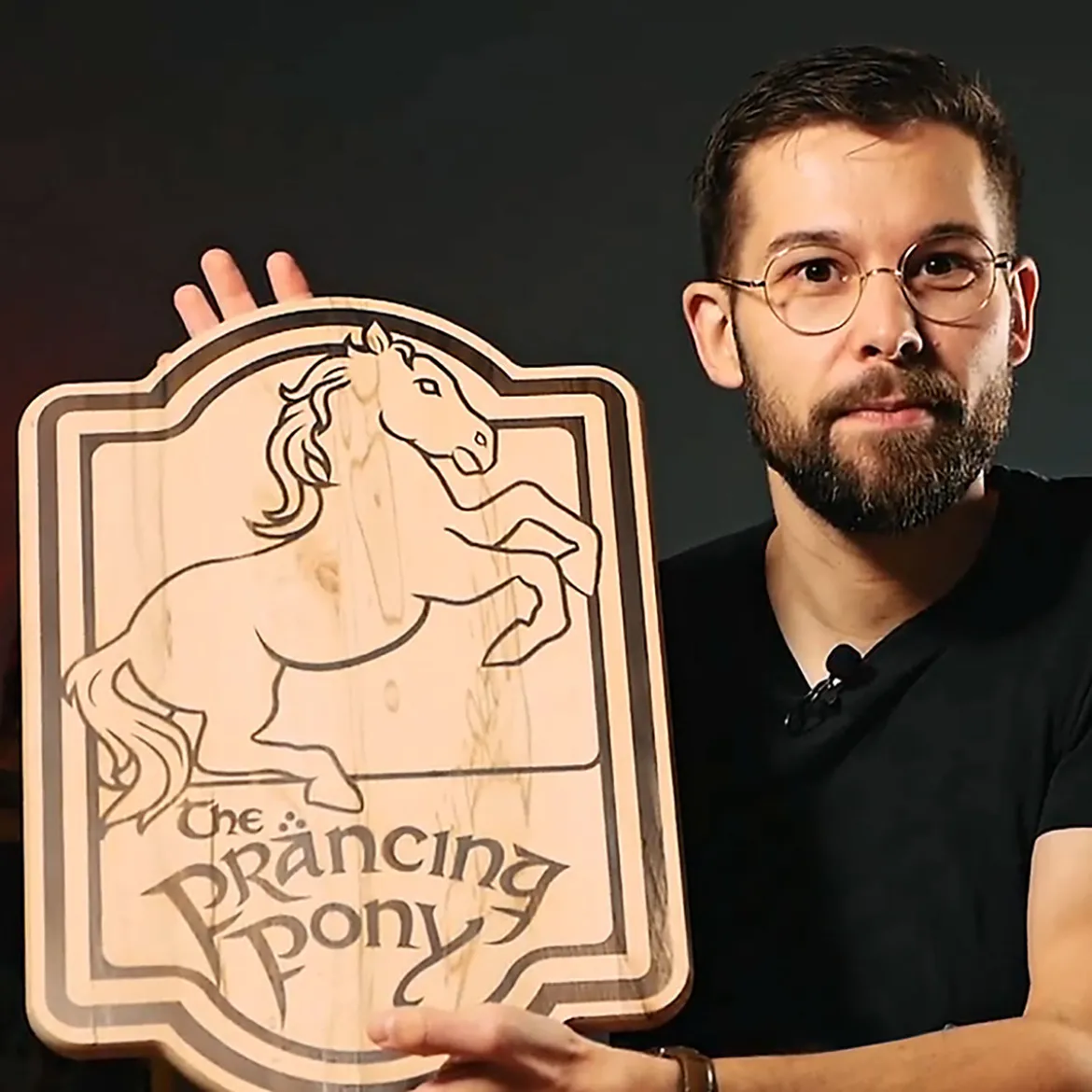 Der Herr der Ringe - Zum Tänzelnden Pony Schneidebrett Buche