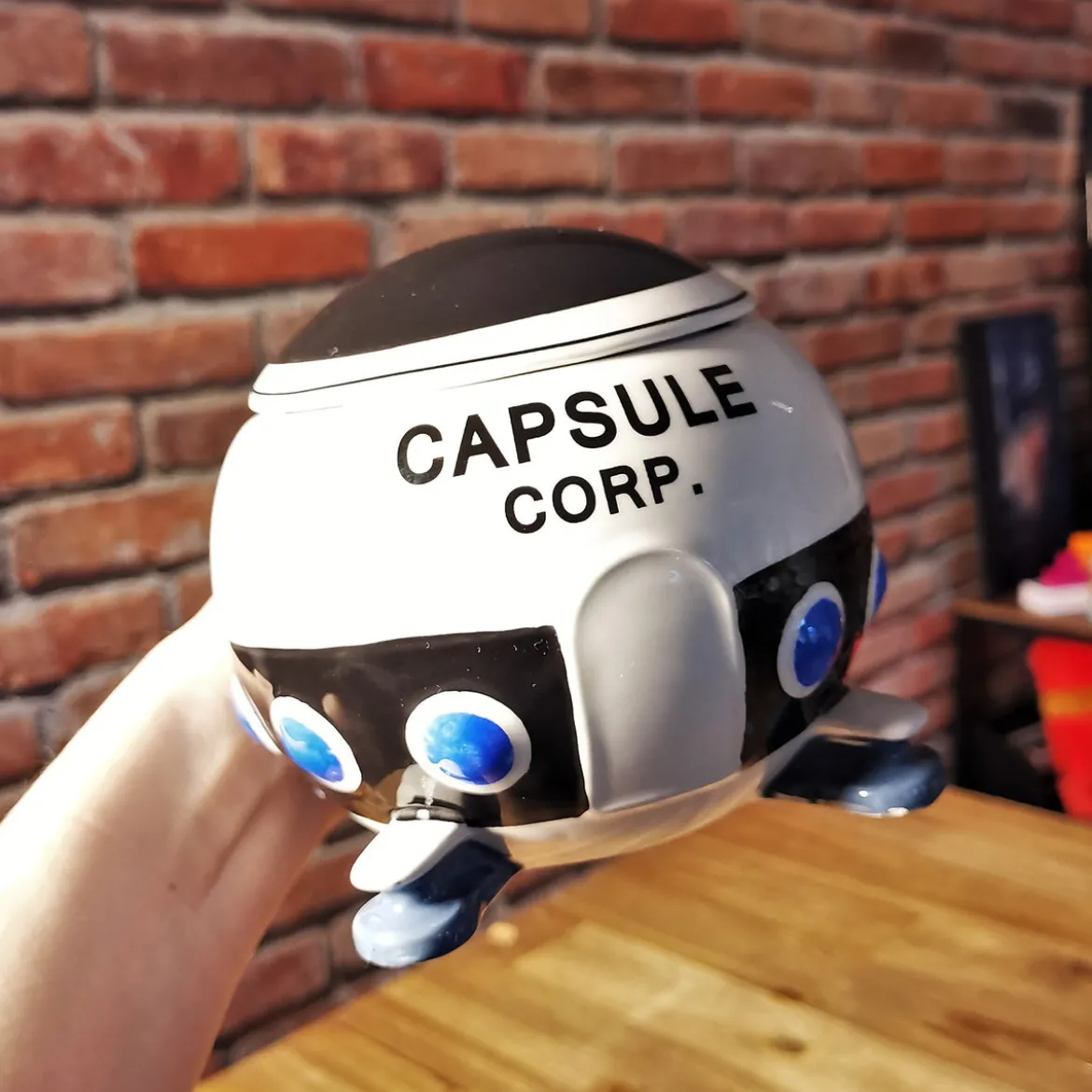 Dragon Ball - Capsule Corp. Spaceship 3D Tasse mit Deckel