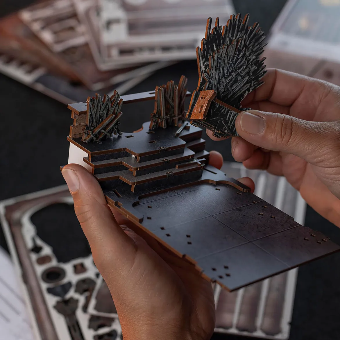 Game of Thrones - Eiserner Thron Book Nook Modell Bausatz Holz