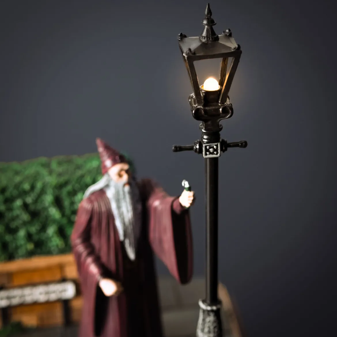 Harry Potter - Dumbledore Privet Drive Diorama Figur mit Licht