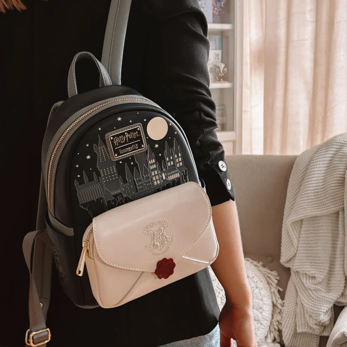 Harry Potter - Hogwarts Brief Glow in the Dark Mini Rucksack