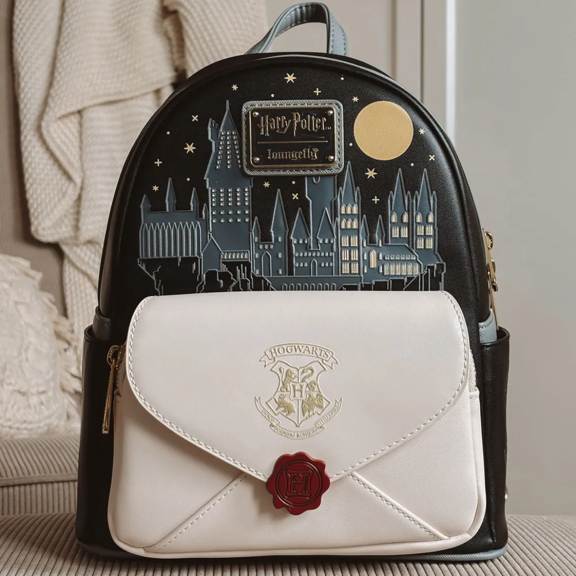 Harry Potter - Hogwarts Brief Glow in the Dark Mini Rucksack