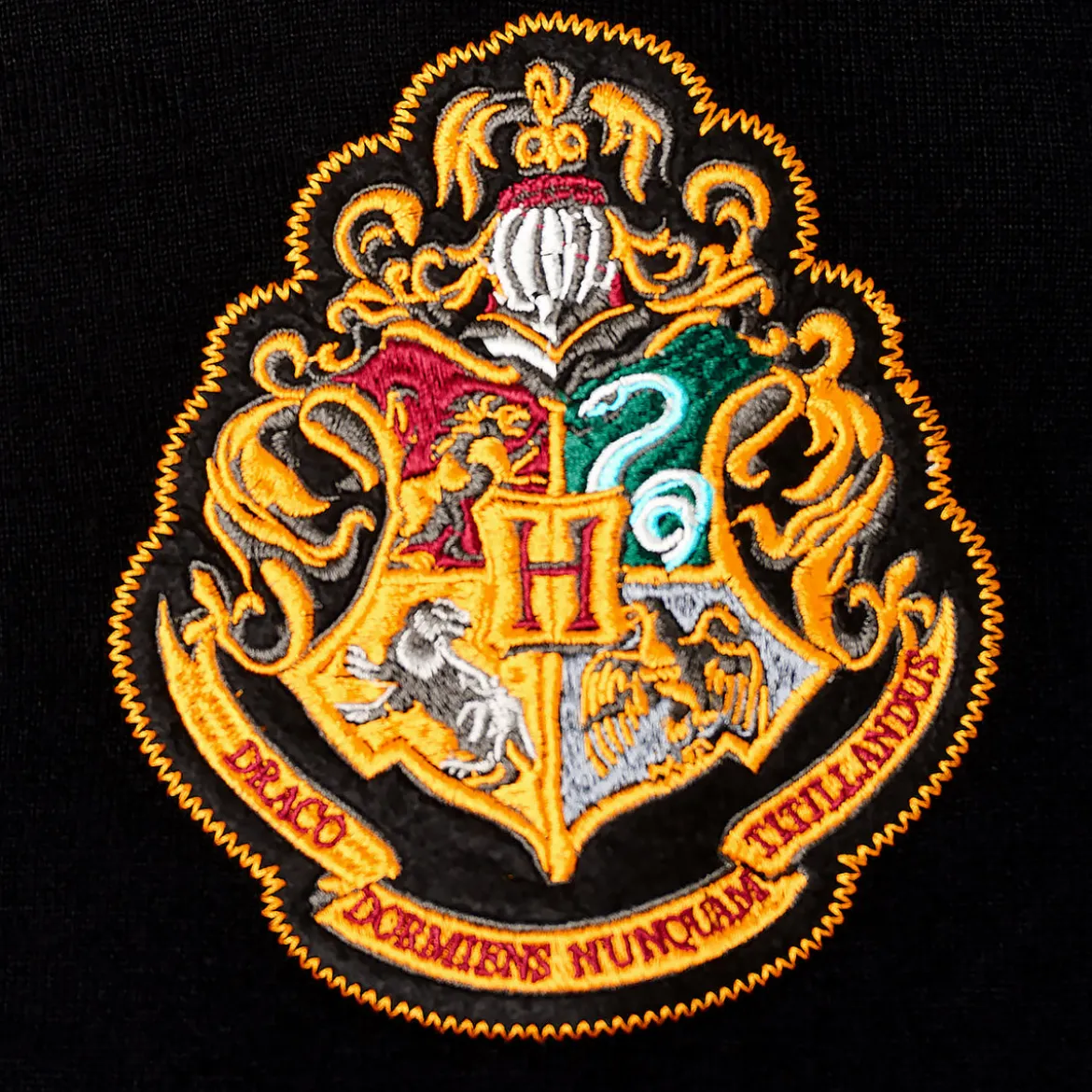 Harry Potter - Hogwarts Cardigan mit Wappen