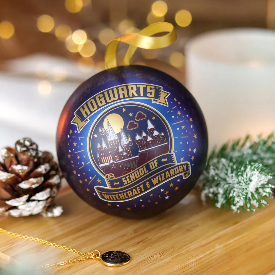 Harry Potter - Hogwarts School of Witchcraft Weihnachtskugel mit Kette
