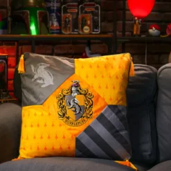 Harry Potter - Hufflepuff Kissen mit Quasten deluxe