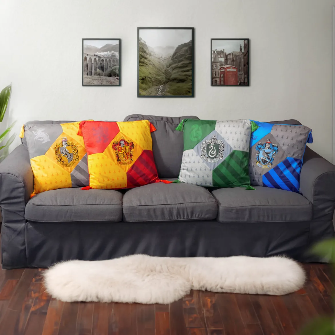 Harry Potter - Hufflepuff Kissen mit Quasten deluxe
