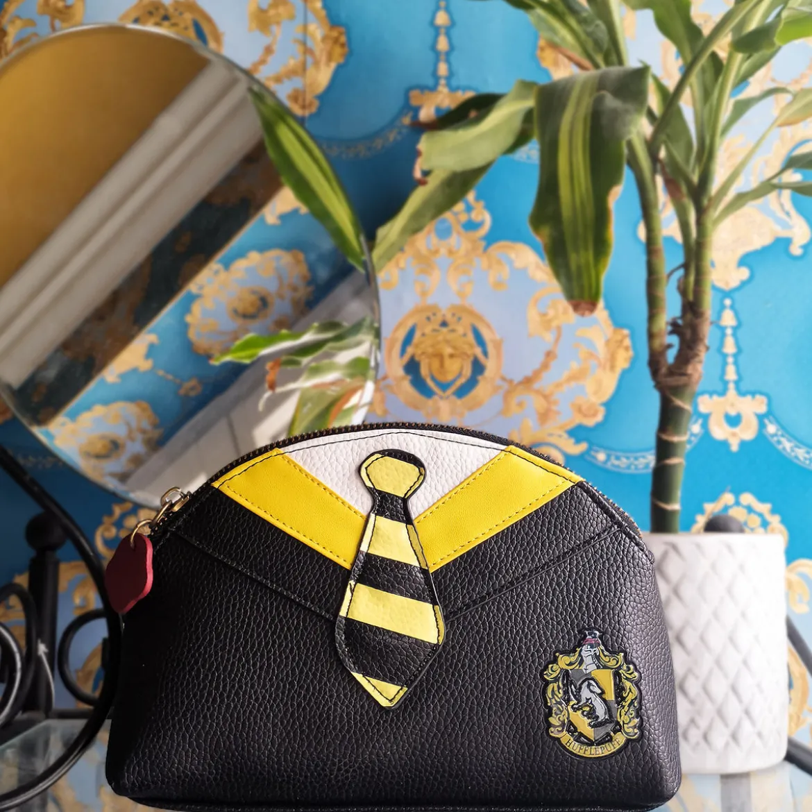 Harry Potter - Hufflepuff Suit & Tie Kosmetiktasche