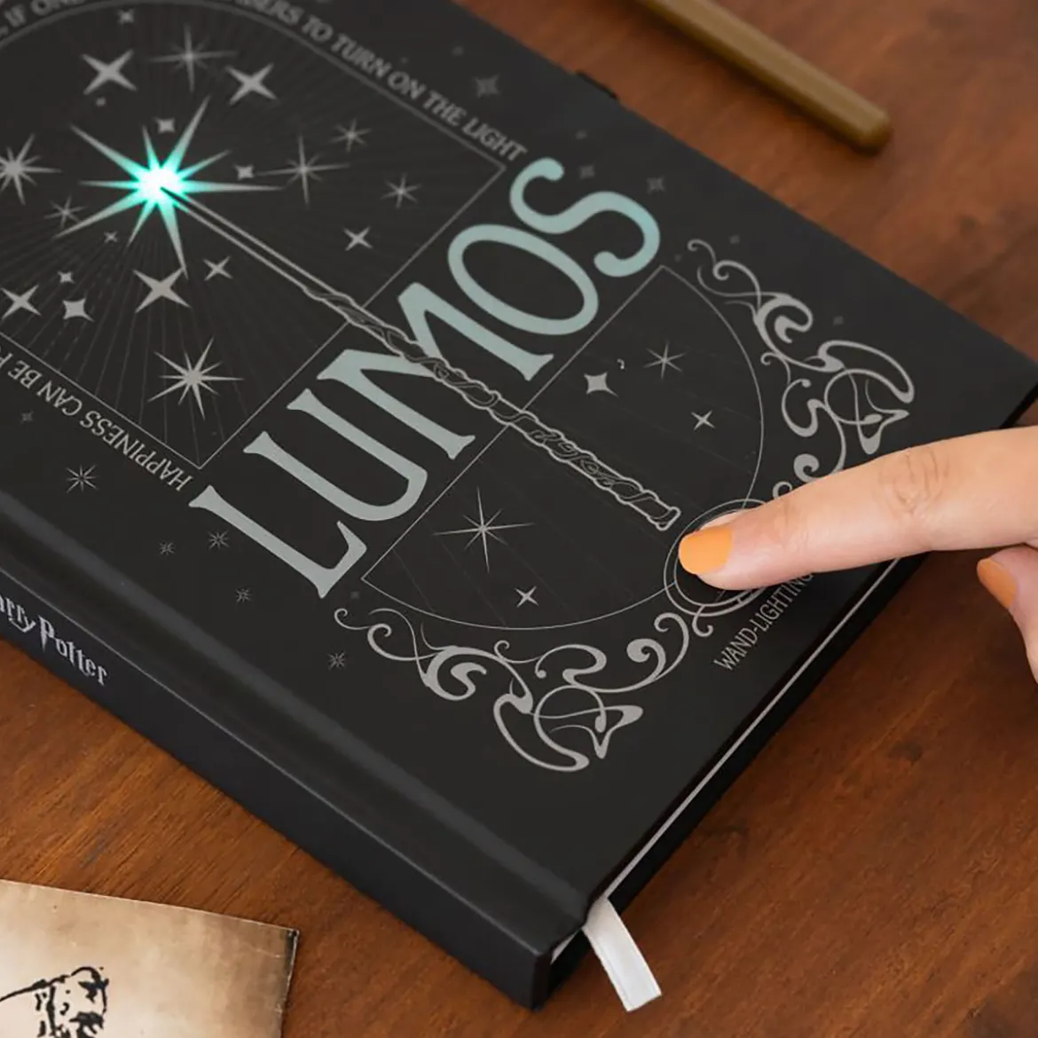 Harry Potter - Lumos Maxima Notizbuch mit Lichteffekt