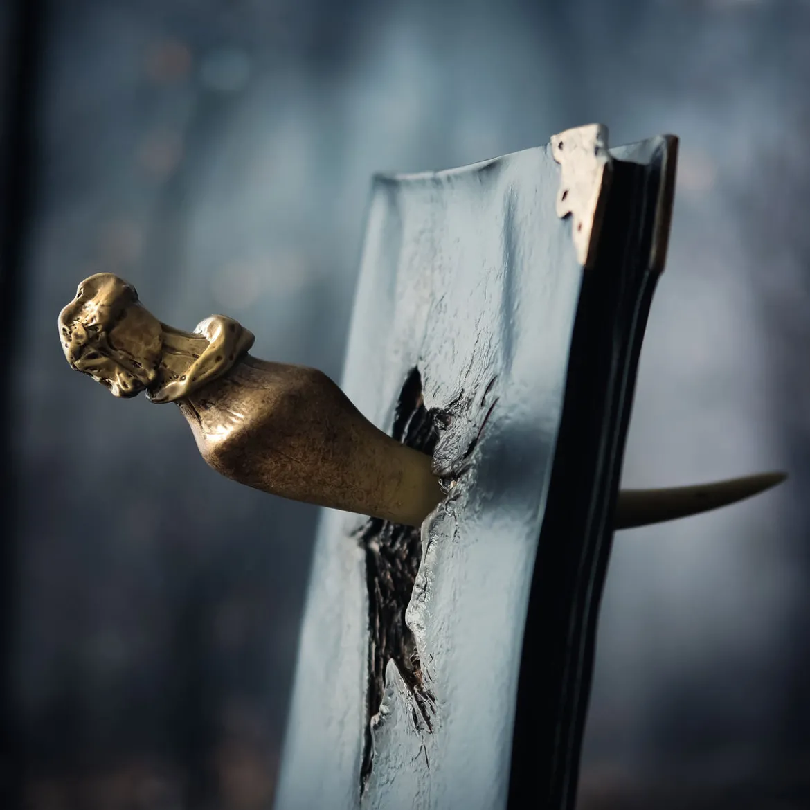Harry Potter - Riddle Tagebuch Statue mit Basiliskenzahn