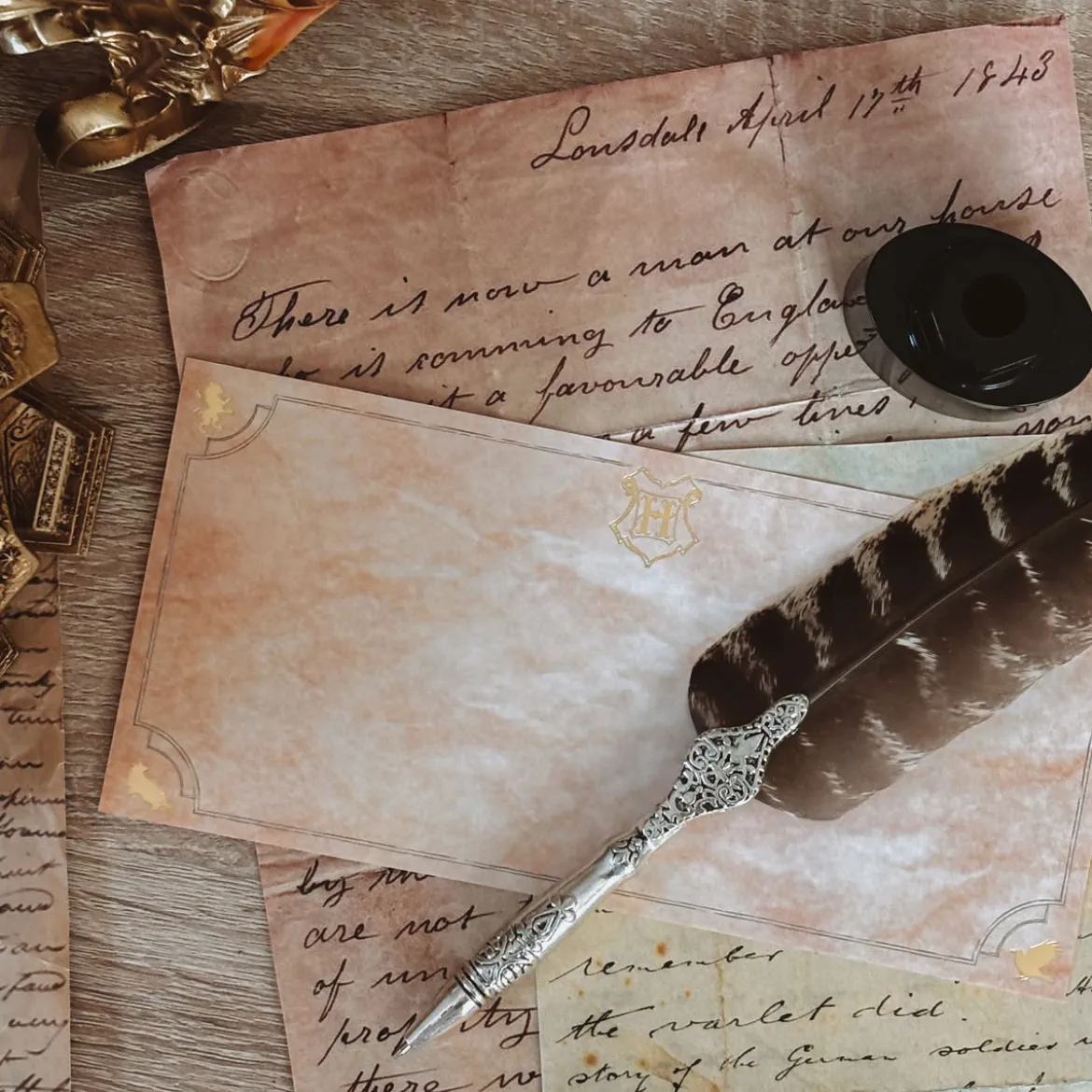 Harry Potter - Schreibfeder mit Hogwarts Briefpapier Set