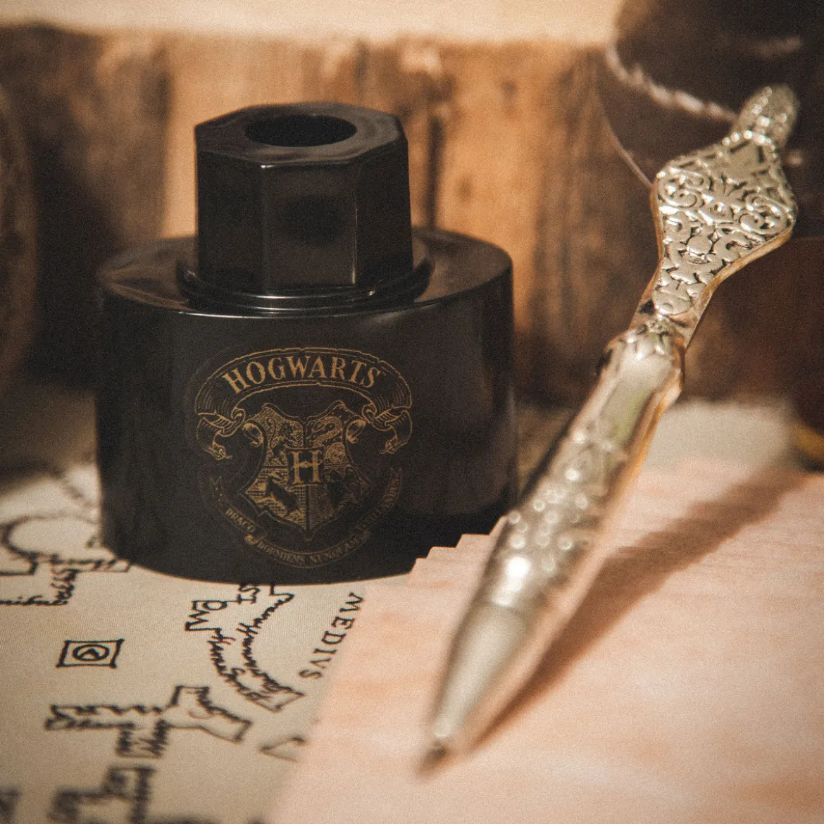Harry Potter - Schreibfeder mit Hogwarts Briefpapier Set