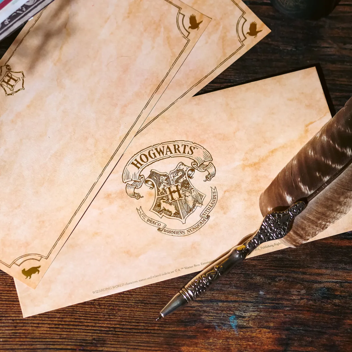 Harry Potter - Schreibfeder mit Hogwarts Briefpapier Set