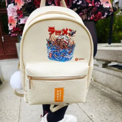Ilustrata - Dark Ramen Rucksack mit Pom Pom Anhänger beige