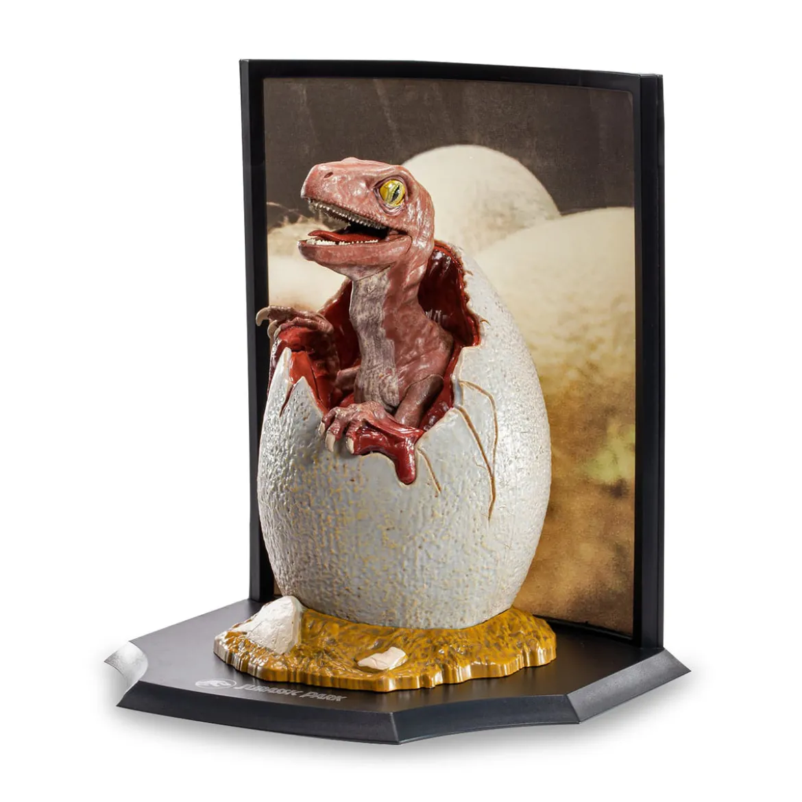 Jurassic Park - Baby Velociraptor Egg Diorama Figur
