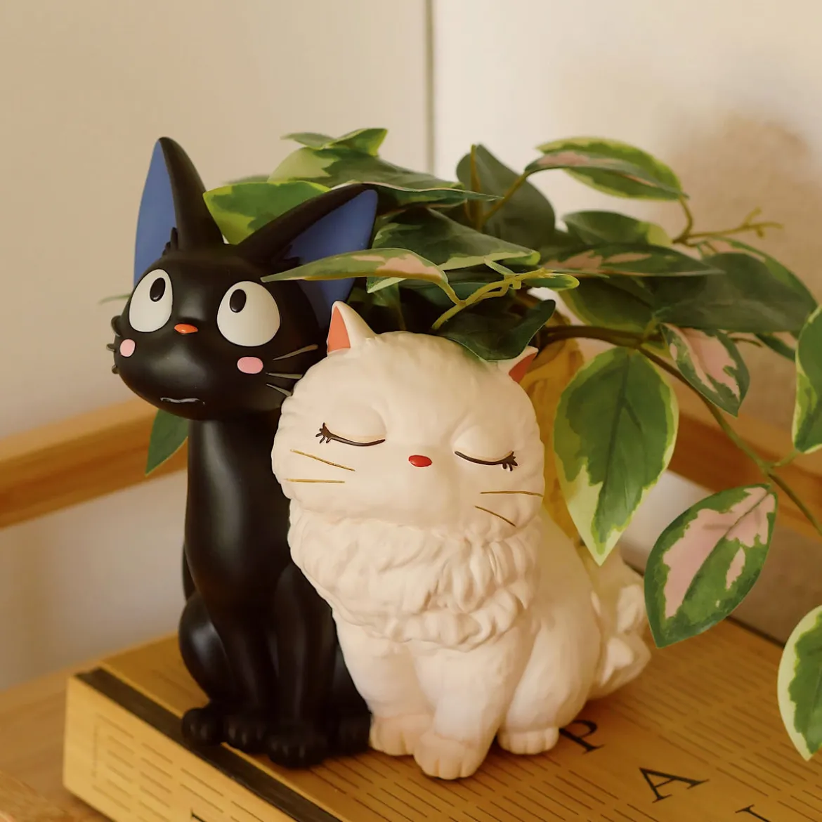 Kikis kleiner Lieferservice - Jiji und Lily Blumentopf