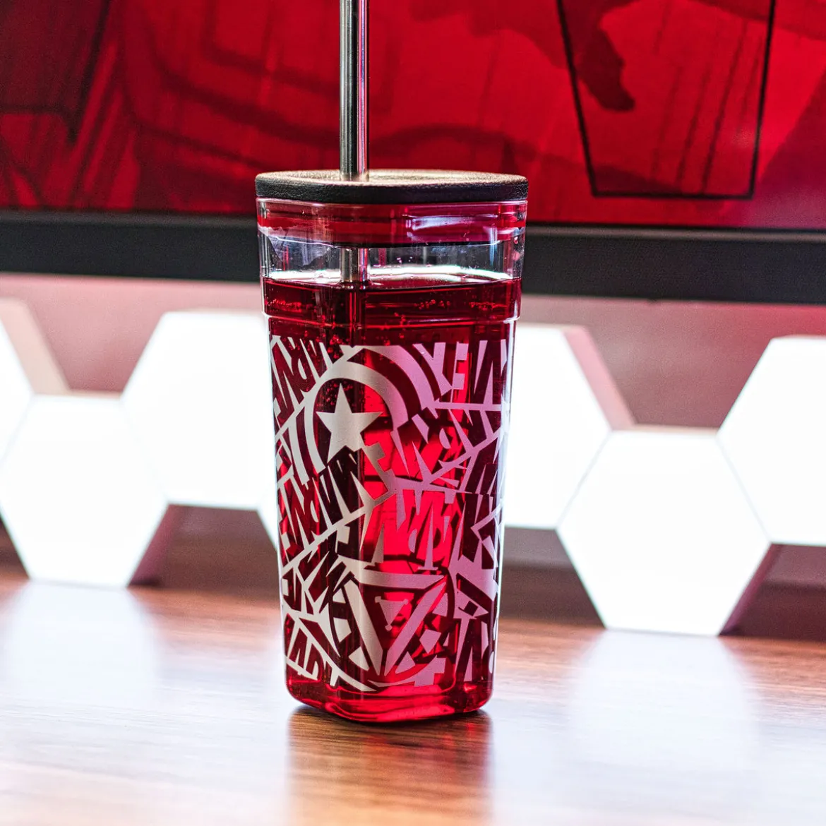 Marvel - Logo Becher mit Strohhalm
