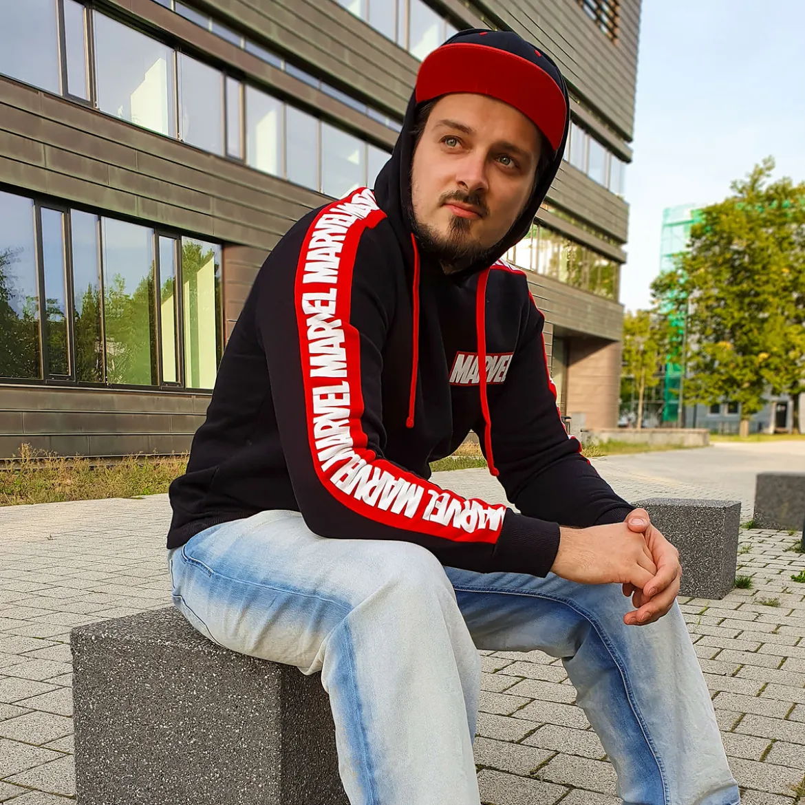 Marvel - Logo Hoodie mit Ärmelprint schwarz