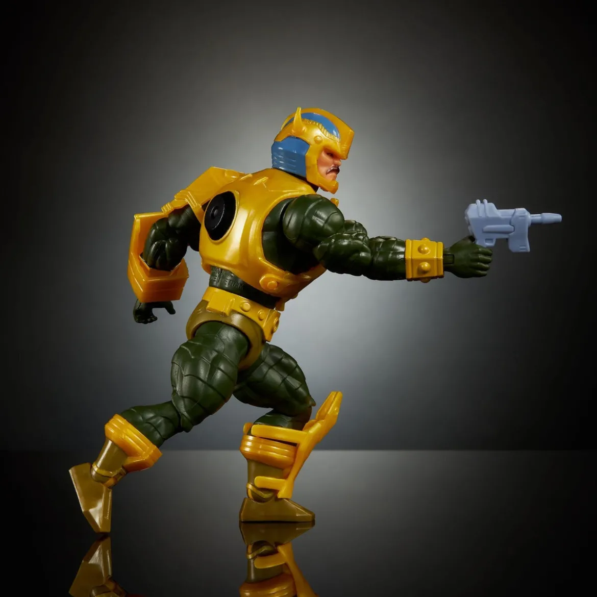 Masters of the Universe x Transformers Actionfigur Bumblebee Armor Man-At-Arms heo European Exclusive 14 cm