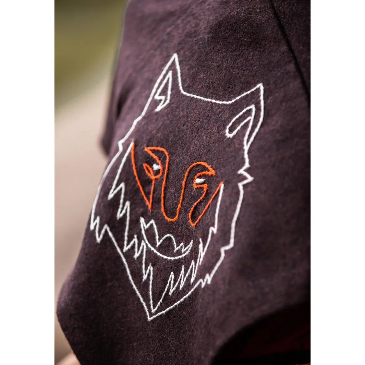 Mittelalter Gugel Tyr mit Wolfsstickerei braun