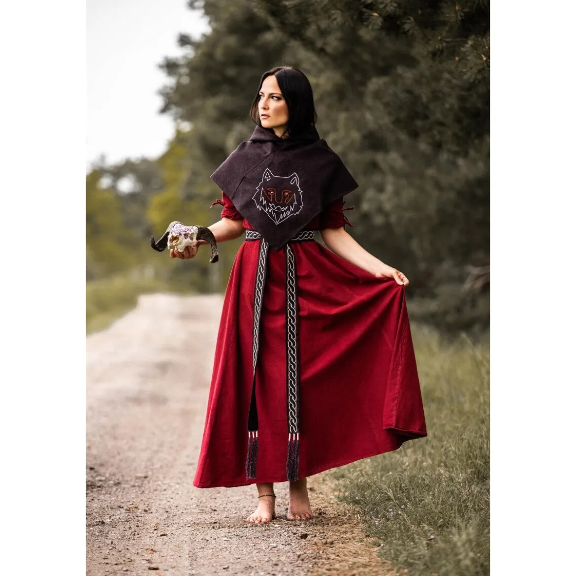 Mittelalter Gugel Tyr mit Wolfsstickerei braun