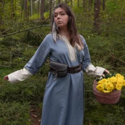 Mittelalter Kleid mit Handstickerei blau