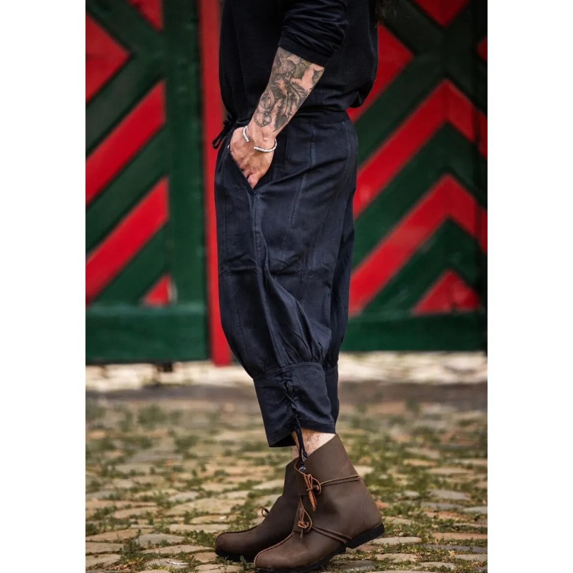 Mittelalter Kniebundhose Laurence mit Unterbeinschnürung schwarz