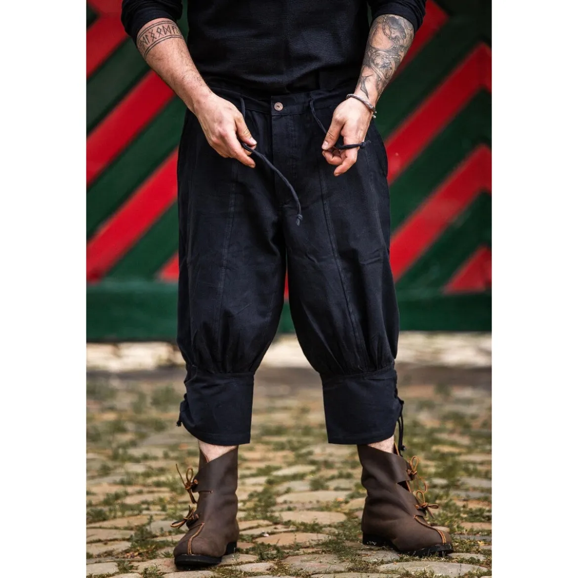 Mittelalter Kniebundhose Laurence mit Unterbeinschnürung schwarz