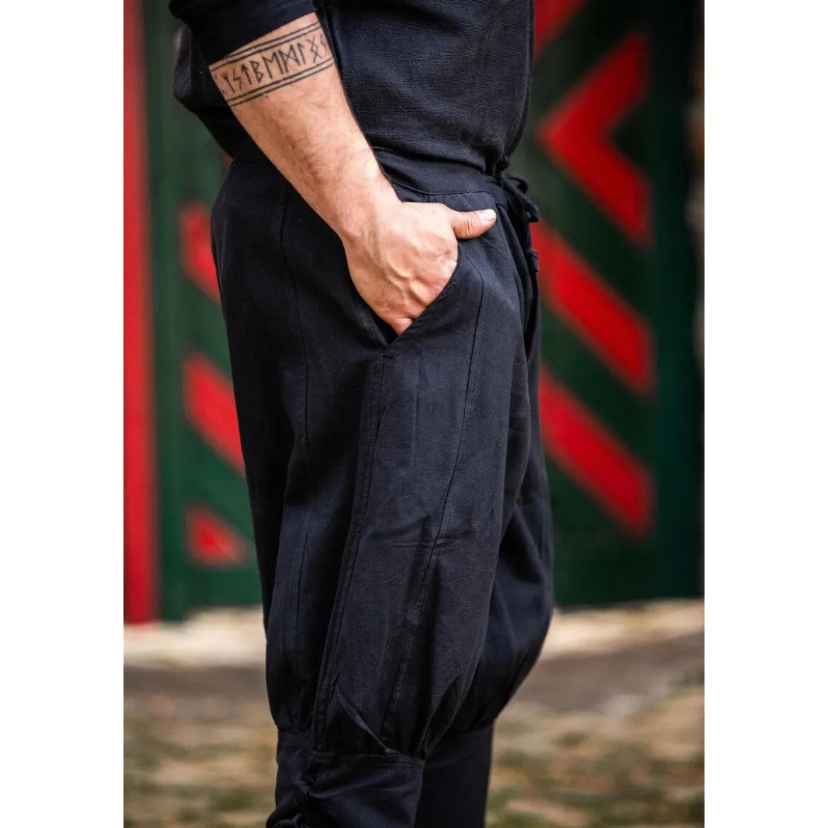 Mittelalter Kniebundhose Laurence mit Unterbeinschnürung schwarz