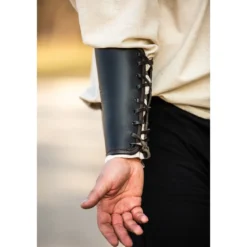 Mittelalter Lederarmschiene Ottar mit Vegvisir-Prägung schwarz