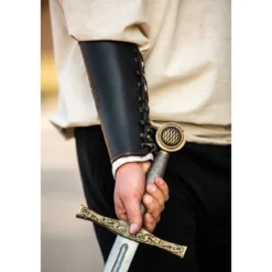 Mittelalter Lederarmschiene Ottar mit Vegvisir-Prägung schwarz