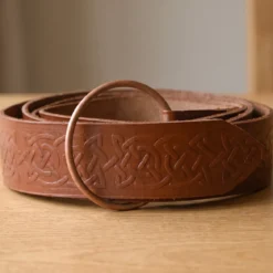 Mittelalter Ringgürtel mit keltischer Prägung braun