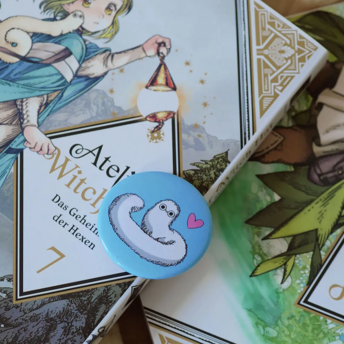 Pinselwurm Button für Atelier of Witch Hat Fans