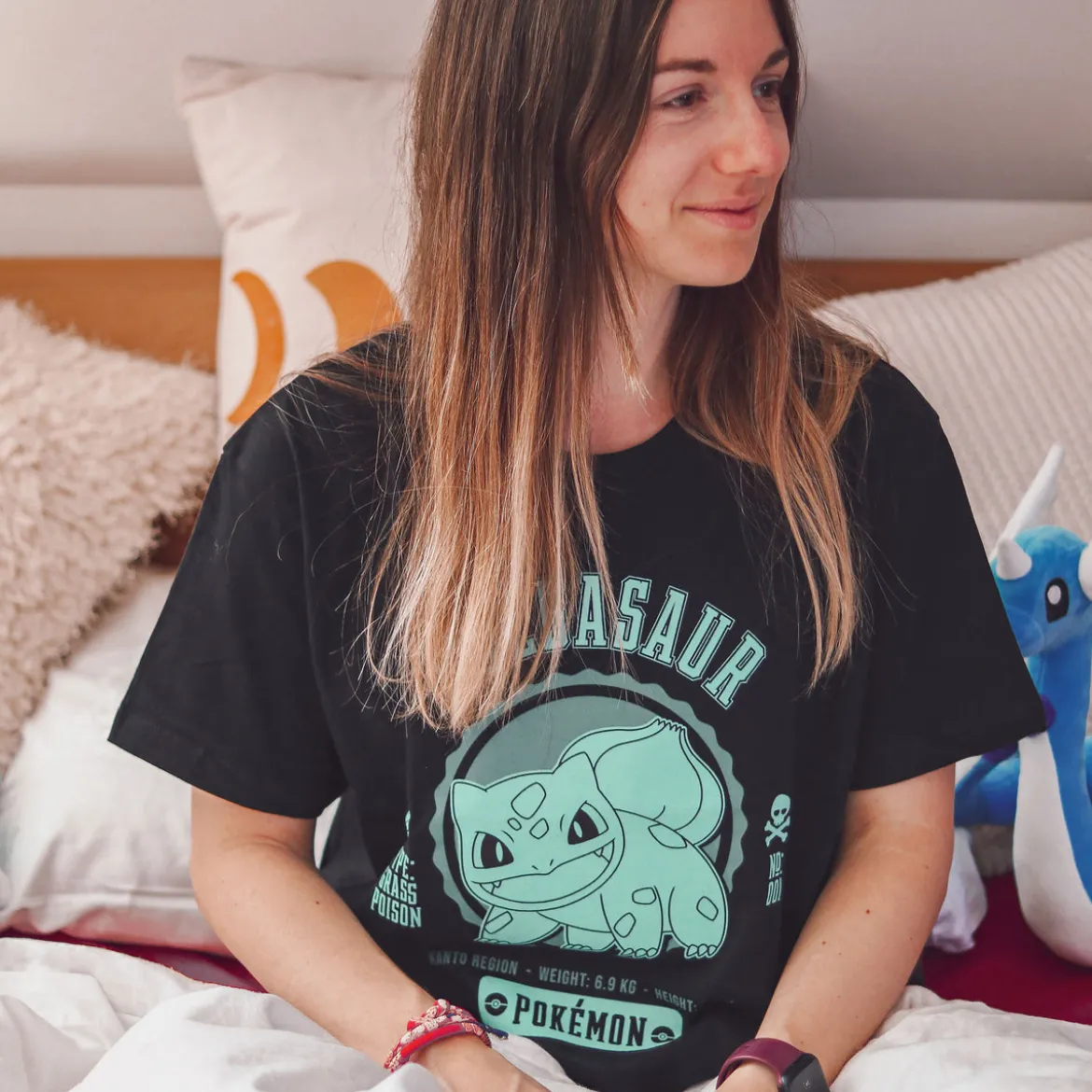 Pokemon - Bisasam College T-Shirt schwarz